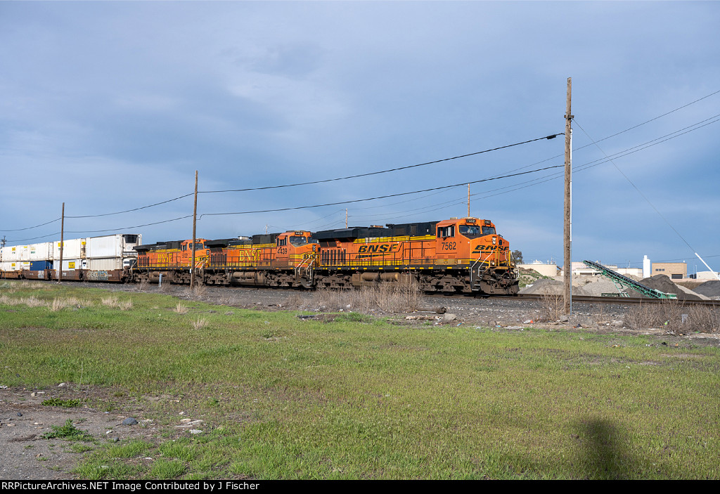 BNSF 7562